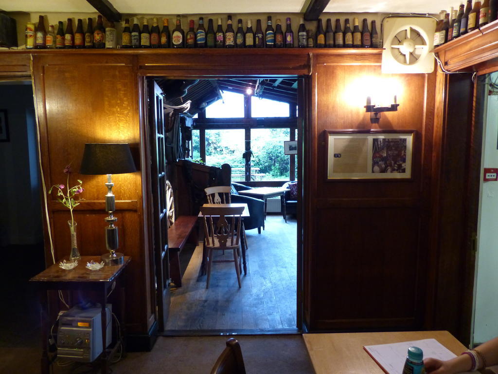 The Sun Inn Englefield Green Esterno foto