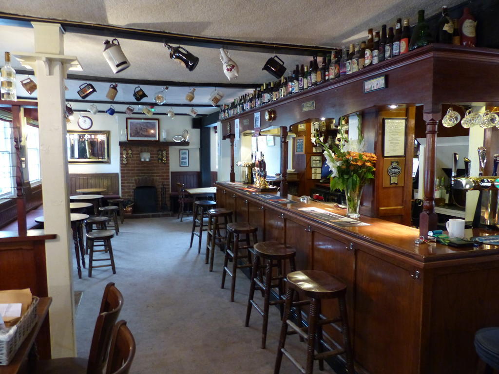 The Sun Inn Englefield Green Esterno foto