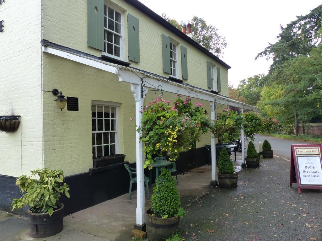 The Sun Inn Englefield Green Camera foto